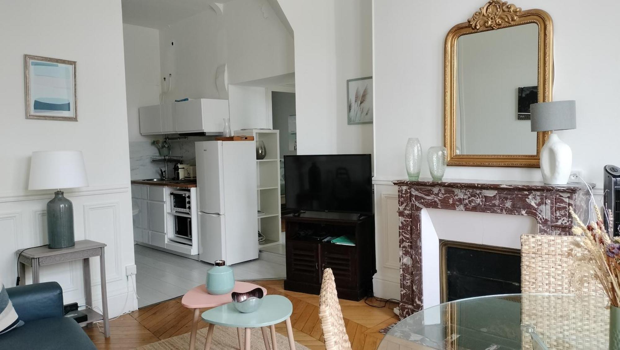 Appartement Avec Belle Vue Sur La Place Du Martroi Orleans Luaran gambar